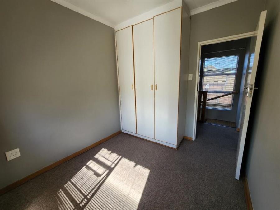 2 Bedroom Property for Sale in Langenhovenpark Free State